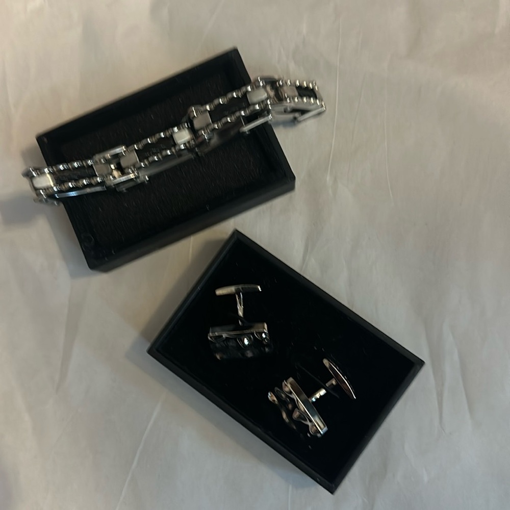 Men’s bracelet and cufflinks by Hugo Boss